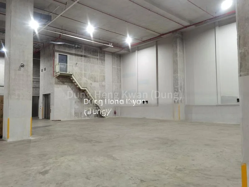 Warehouse for Rent:  10m Ceiling | Cargo Lifts | Loading Bays - Image 5
