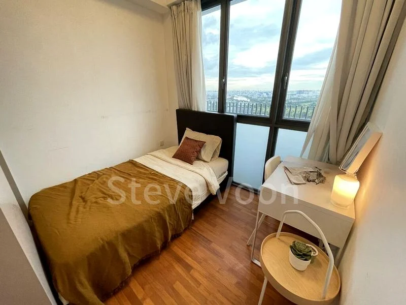 Common Room (Condo) for Rent in J Gateway - Image 1
