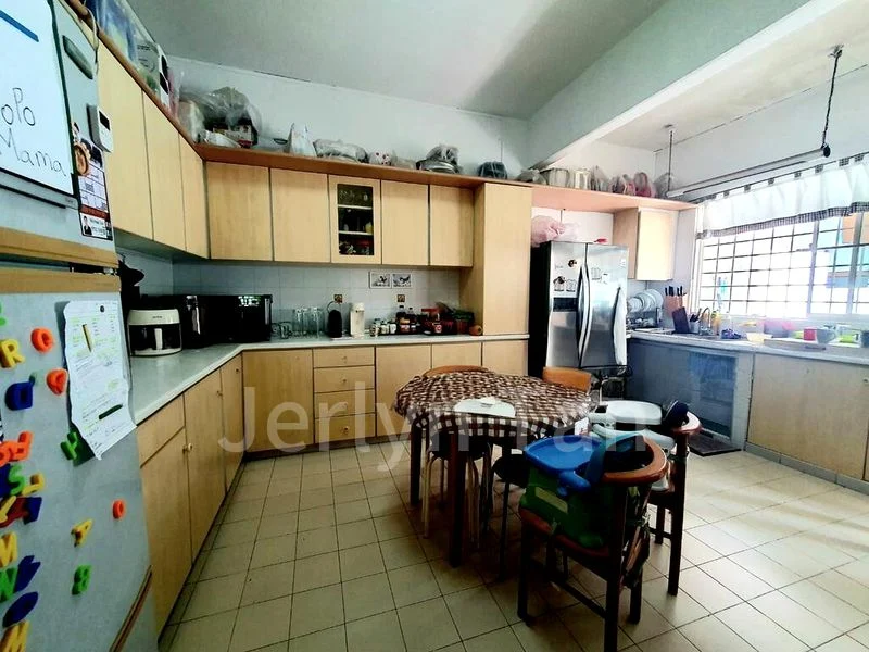 5 Bed Semi-Detached House (Landed) for Sale in Picardy Gardens - Image 2