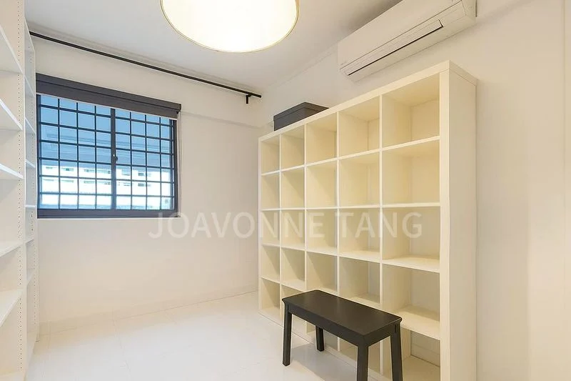 3 Room (3NG) HDB for Sale in 296 Tampines Street 22 - Image 2