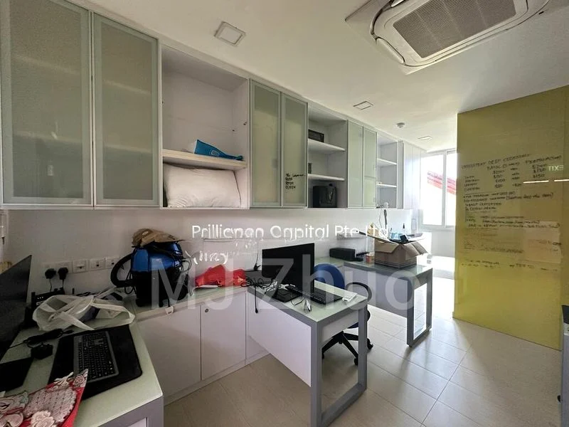 Office for Rent: JK Centre - Image 4