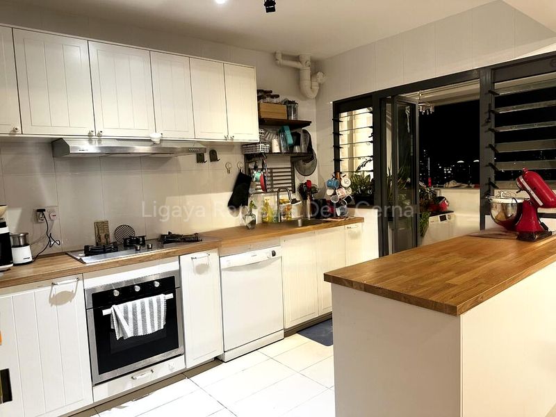 5 Room (5I) HDB for Sale in  96 Dawson Road - Image 5