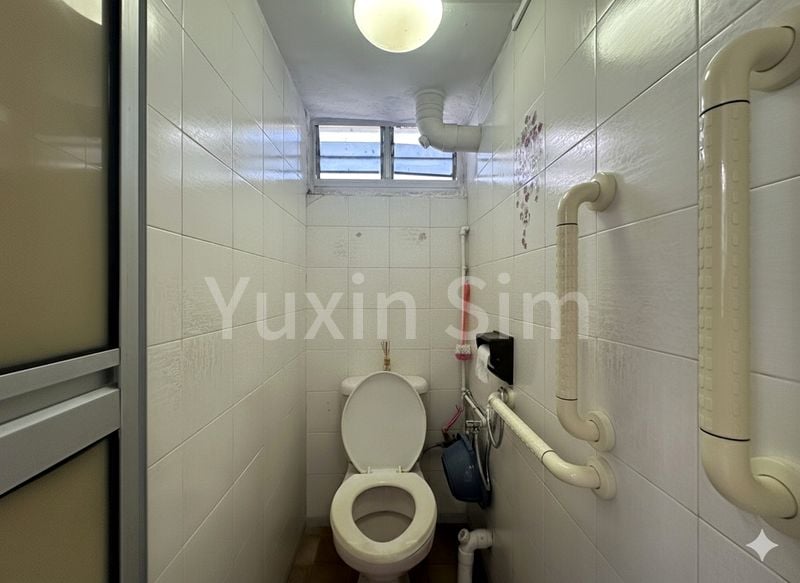 Common Room (HDB) for Rent in  63 Marine Drive - Image 7