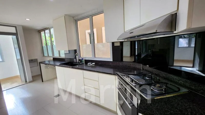 4 Bed Condo for Rent in  Duchess Crest - Image 1