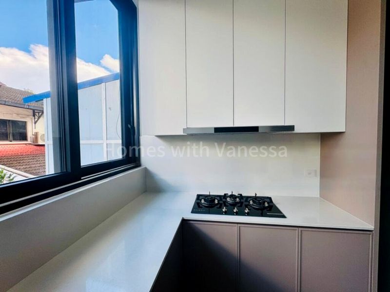 5 Bed Terraced House (Landed) for Sale in  Regent Villas - Image 8