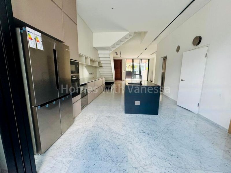 5 Bed Terraced House (Landed) for Sale in  Regent Villas - Image 7