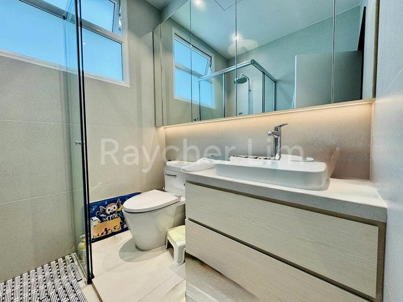 2 Bed Condo for Sale in Holland Suites - Image 6