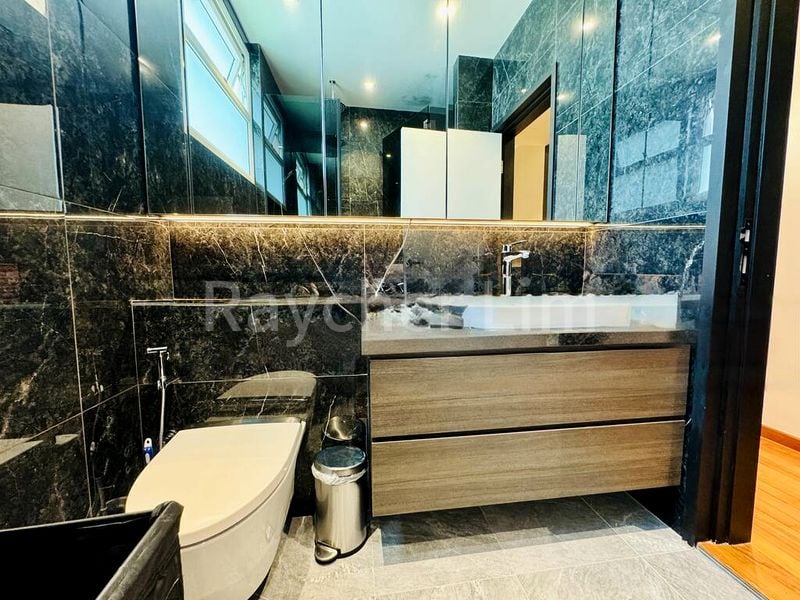 2 Bed Condo for Sale in Holland Suites - Image 7