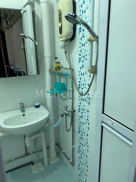 Master Room (HDB) for Rent in 178 Ang Mo Kio Avenue 4 - Image 3