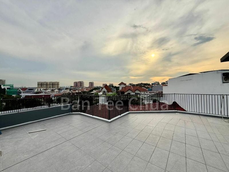 5+1 Bed Semi-Detached House (Landed) for Sale in  Chai Chee Drive - Image 14