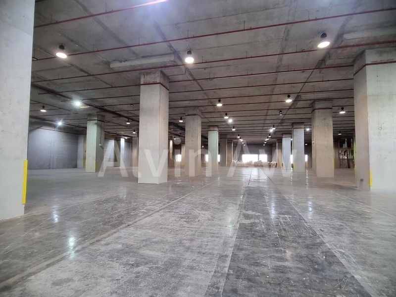 Warehouse for Rent: Western High-Ceiling Warehouse - Dedicated Loading Bays & Dock Levellers - Heavy Floorload - Image 3