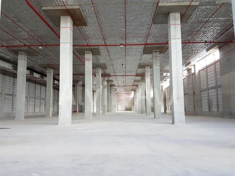 Warehouse for Rent: Western High-Ceiling Warehouse - Dedicated Loading Bays & Dock Levellers - Heavy Floorload - Image 2