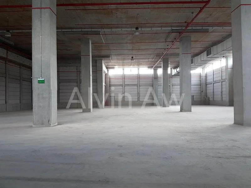 Warehouse for Rent: Western High-Ceiling Warehouse - Dedicated Loading Bays & Dock Levellers - Heavy Floorload - Image 1