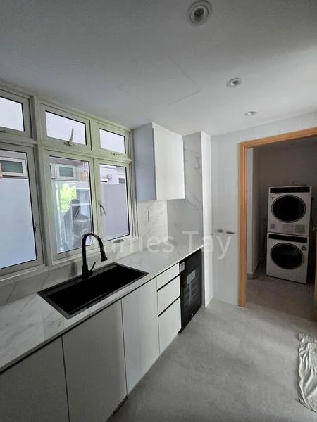 2 Bed Condo for Rent in  Nathan Place - Image 13