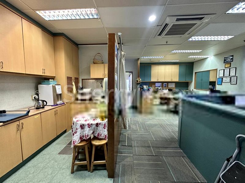 Light Industrial (B1) for Sale: Lip Hing Industrial Building - Image 2