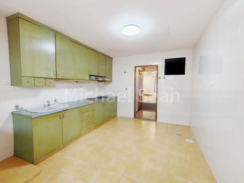 5 Bed Terraced House (Landed) for Rent in  Bartley Rise Estate - Image 6