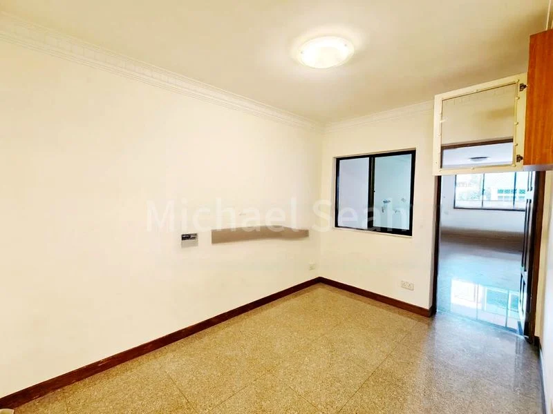 5 Bed Terraced House (Landed) for Rent in  Bartley Rise Estate - Image 2