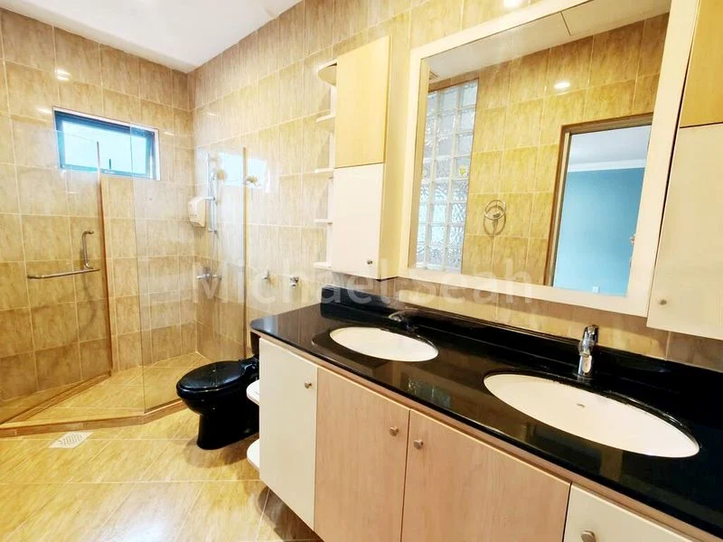 5 Bed Terraced House (Landed) for Rent in  Bartley Rise Estate - Image 11