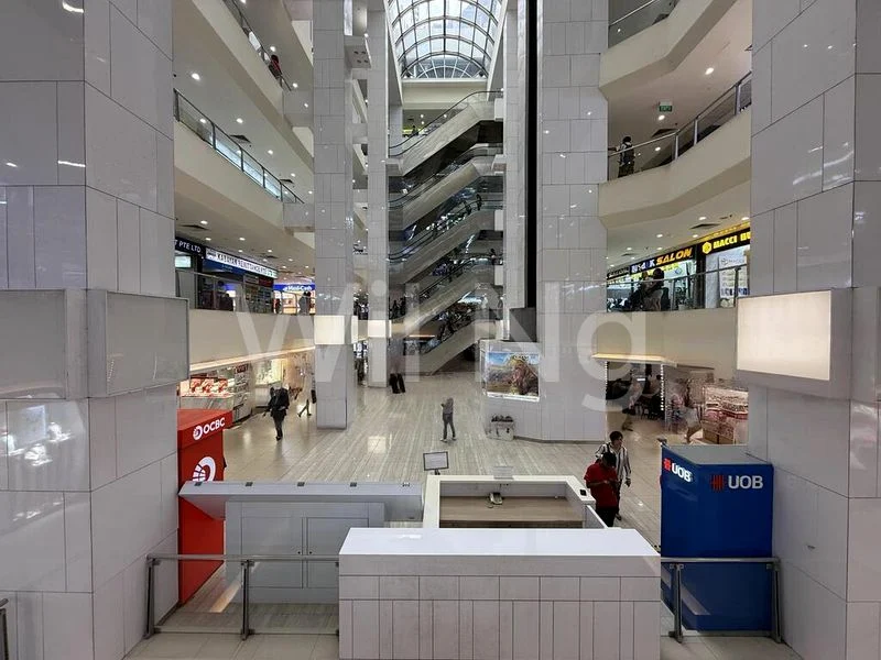 Shop / Shophouse for Sale: Lucky Plaza - Image 2