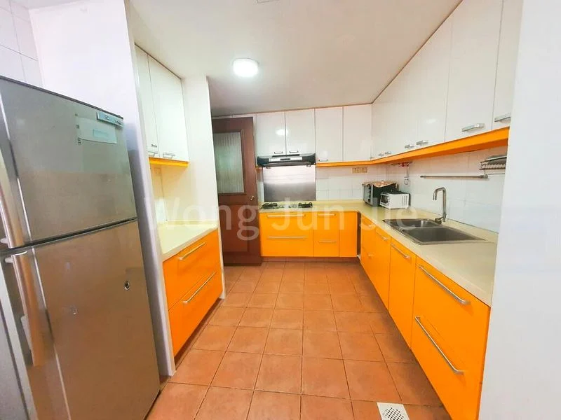 3 Bed Condo for Sale in  Seletaris - Image 6