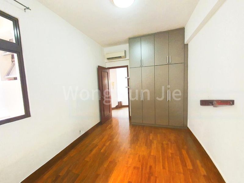 3 Bed Condo for Sale in  Seletaris - Image 10