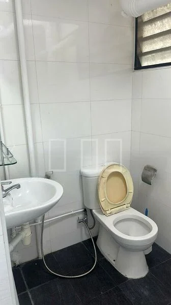 Shop / Shophouse for Sale: 215 Ang Mo Kio Avenue 1 - Image 4