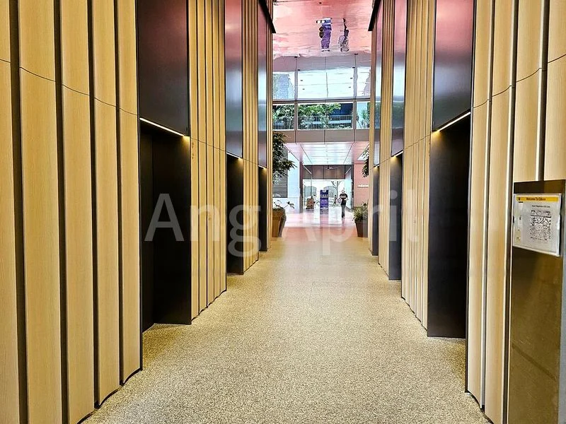 Office for Rent: Excellent location in town - Image 2