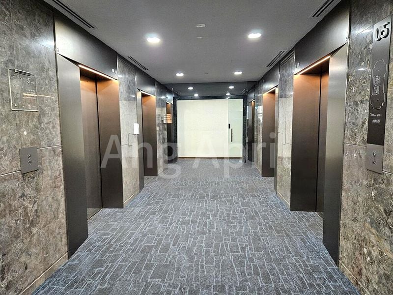 Office for Rent: Excellent location in town - Image 1