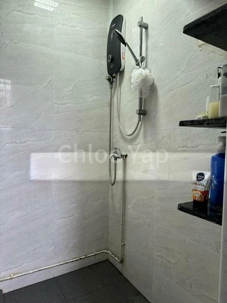 Common Room (HDB) for Rent in  17 Beach Road - Image 4