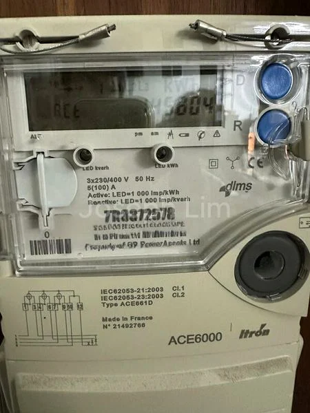 Light Industrial (B1) for Sale: Gold Pine Industrial Building - Image 1