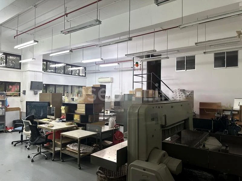 Light Industrial (B1) for Sale: Gold Pine Industrial Building - Image 6