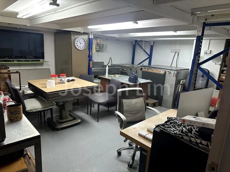 Light Industrial (B1) for Sale: Gold Pine Industrial Building - Image 5