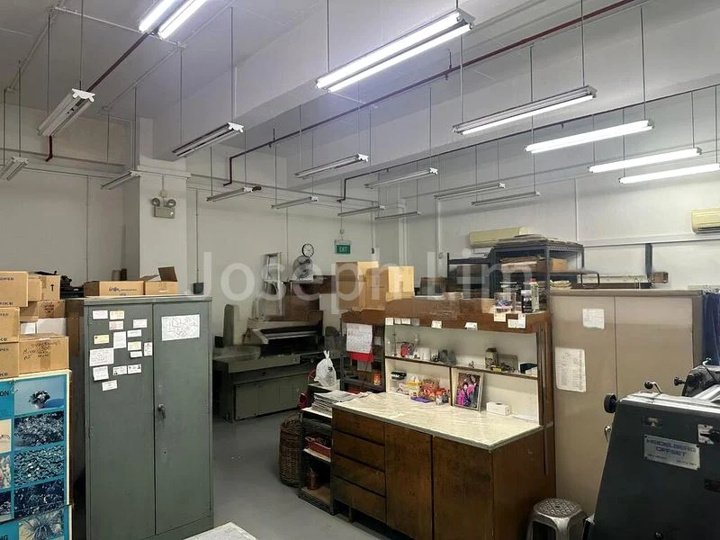 Light Industrial (B1) for Sale: Gold Pine Industrial Building - Image 4