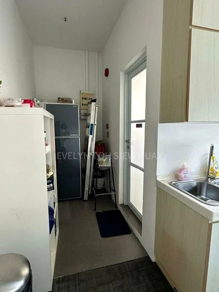 Light Industrial (B1) for Rent: Tradehub 21 - Image 6