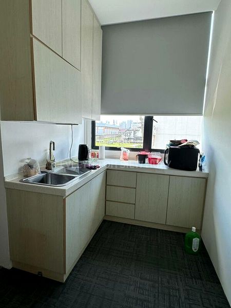 Light Industrial (B1) for Rent: Tradehub 21 - Image 9