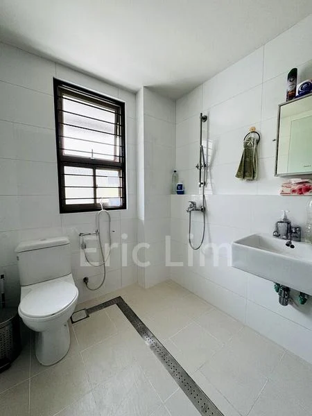 5 Bed Terraced House (Landed) for Sale in  Serangoon Garden Estate - Image 4