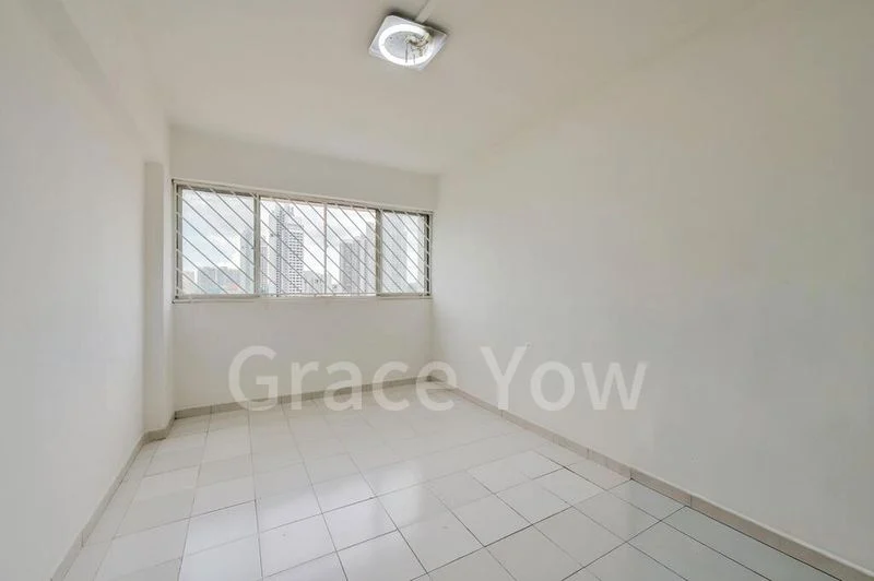 3 Room (3S) HDB for Sale in  684 Race Course Road - Image 2