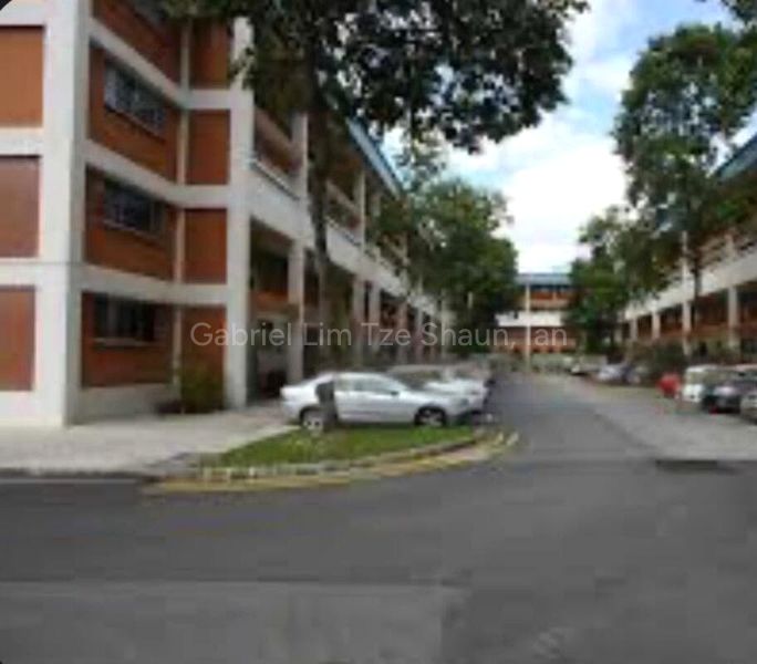 Executive HDB for Sale in  142 Serangoon North Avenue 1 - Image 2
