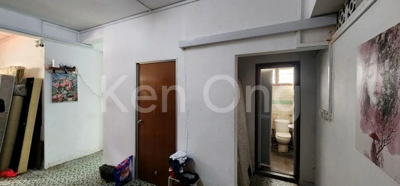 6 Bed Apartment (Condo) for Sale in  Le Regal - Image 1