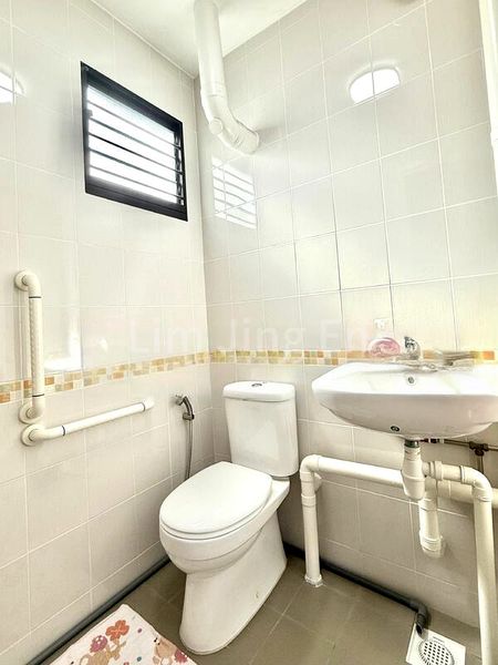 4 Room (4NG) HDB for Sale in  221A Jurong East Street 21 - Image 6