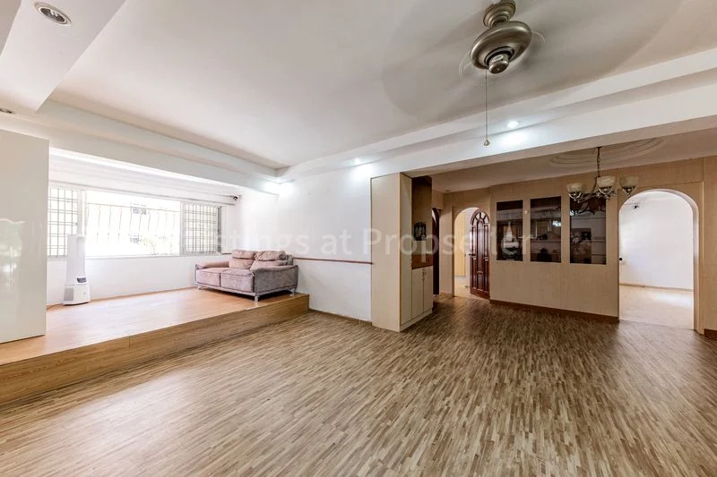 Executive HDB for Sale in 154 Pasir Ris Street 13 - Image 1