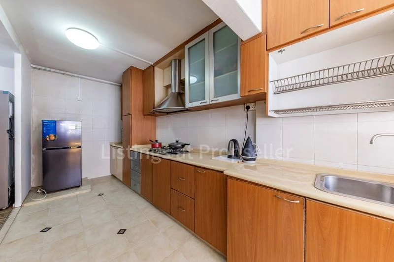Executive HDB for Sale in 154 Pasir Ris Street 13 - Image 3