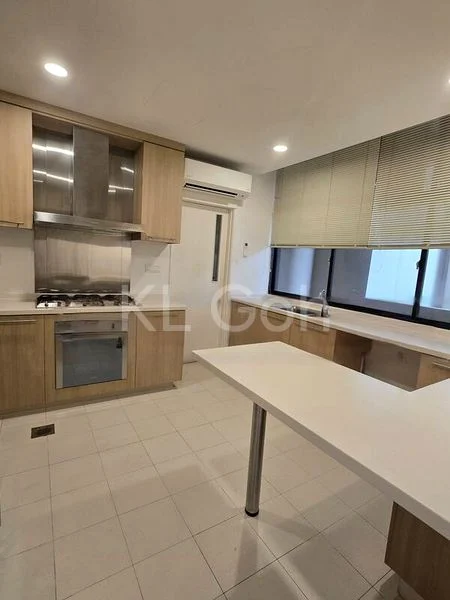 3 Bed Condo for Rent in  The Colonnade - Image 2