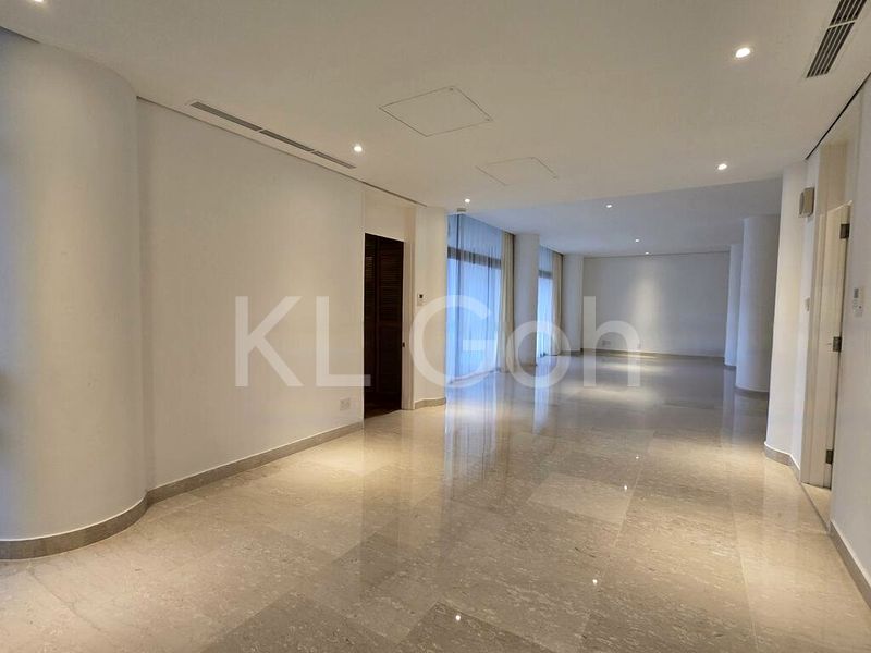 3 Bed Condo for Rent in  The Colonnade - Image 3