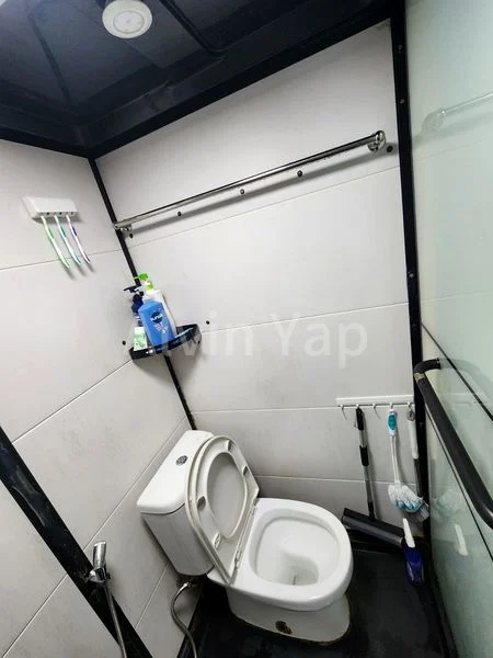 Master Room (Landed) for Rent in  Yew Lian Park - Image 4