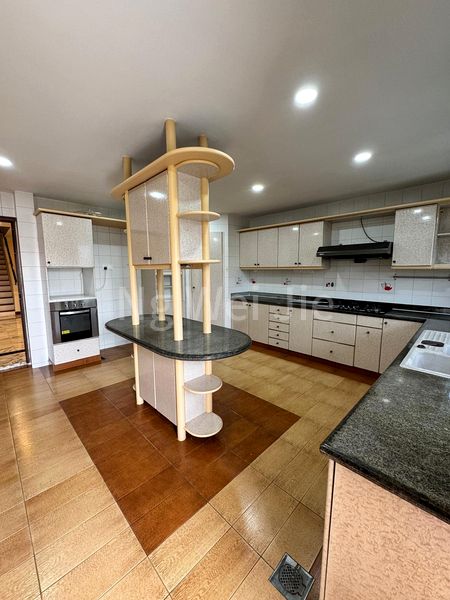 7 Bed Semi-Detached House (Landed) for Rent in  Harvey Avenue - Image 4