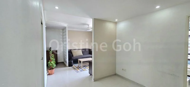 4 Room (4A) HDB for Sale in  457 Clementi Avenue 3 - Image 4