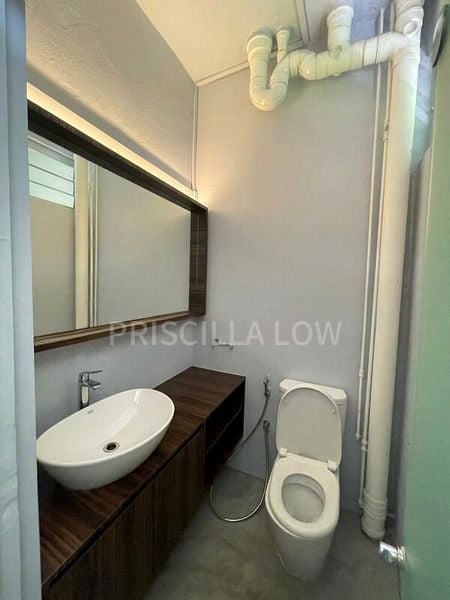 3 Bed Semi-Detached House (Landed) for Rent in  Chestnut Gardens - Image 1