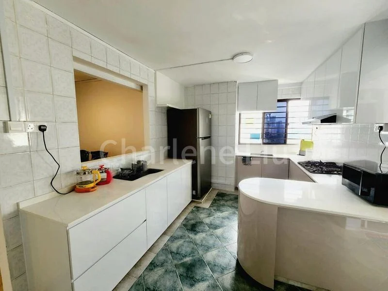 5 Room (5STD) HDB for Rent in  413 Pandan Gardens - Image 2