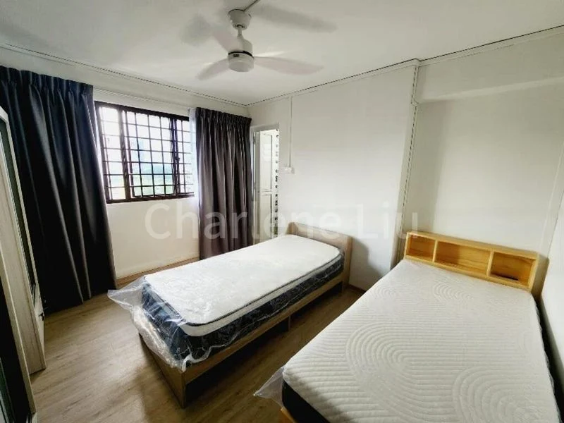 5 Room (5STD) HDB for Rent in  413 Pandan Gardens - Image 5